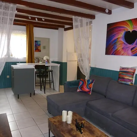 Bleu Cerise Apartment